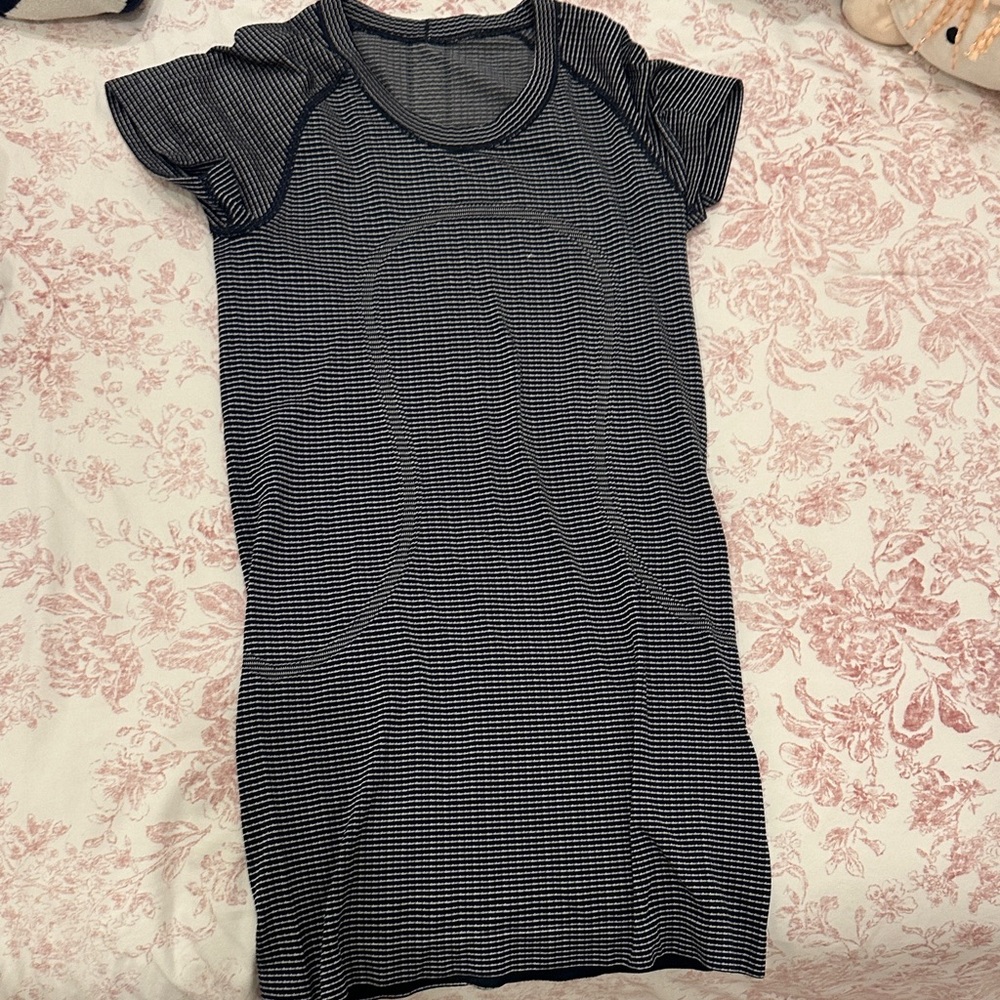 Lululemon Black and White Striped Swifty tech